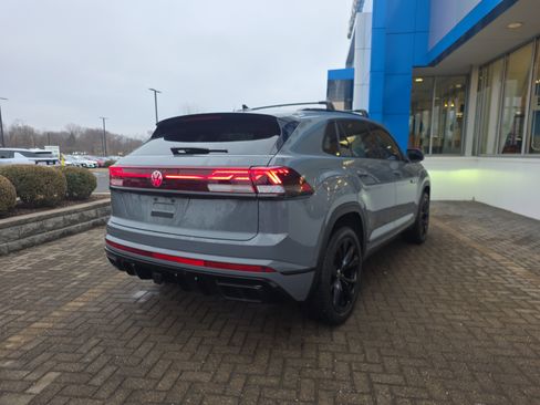 Used 2024 Volkswagen Atlas Cross Sport SEL Premium R-Line image 5