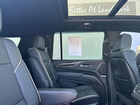 Used 2023 Cadillac Escalade ESV Premium Luxury image 17