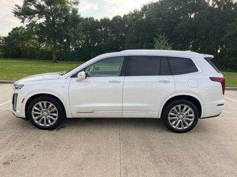 Used 2023 Cadillac XT6 Premium Luxury w/ Technology Package AWD/4WD image 2