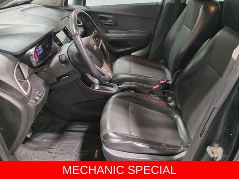Used 2018 Chevrolet Trax LT w/ LT Convenience Package image 16