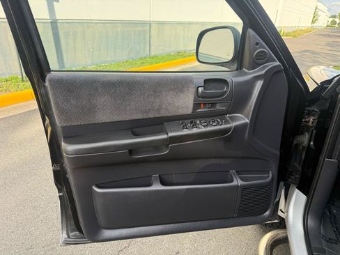 Used 2004 Dodge Dakota SLT w/ Deluxe Convenience Group AWD/4WD image 15
