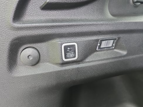 Used 2025 Jeep Grand Cherokee L Laredo w/ Luxury Tech Group I AWD/4WD image 6