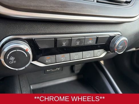Used 2025 Nissan Altima 2.5 SV FWD image 18