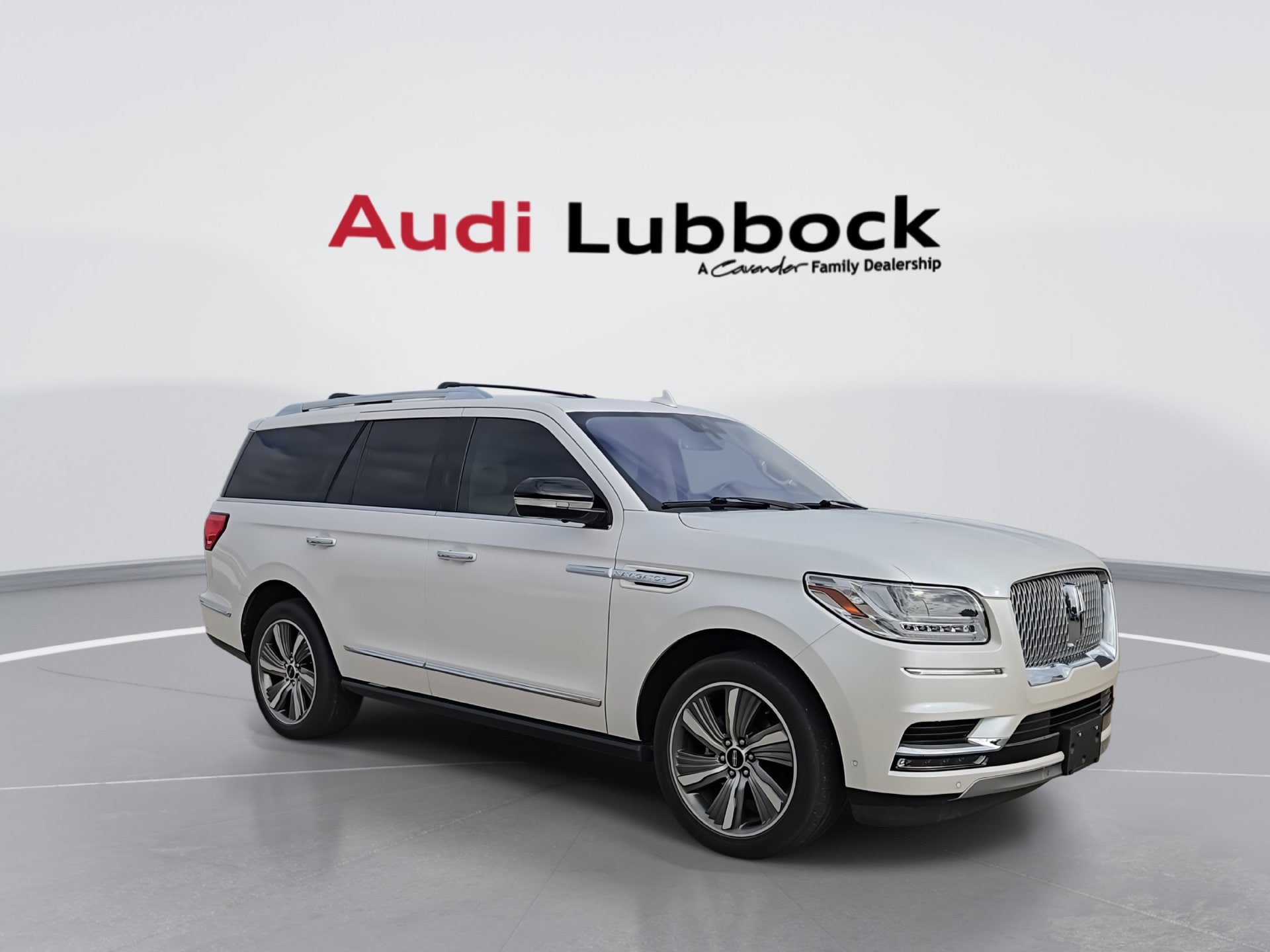 Used 2019 Lincoln Navigator Select w/ Technology Package RWD image 2