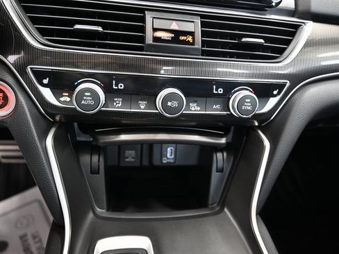 Used 2018 Honda Accord Sport image 17