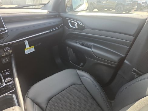 New 2026 Jeep Compass Latitude image 17