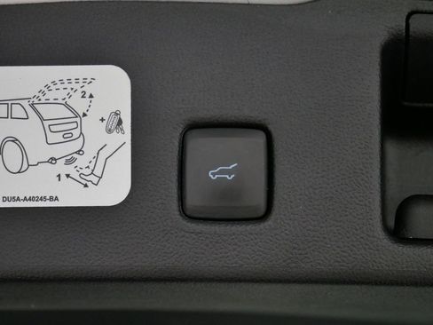 Used 2020 Ford Escape Titanium image 18