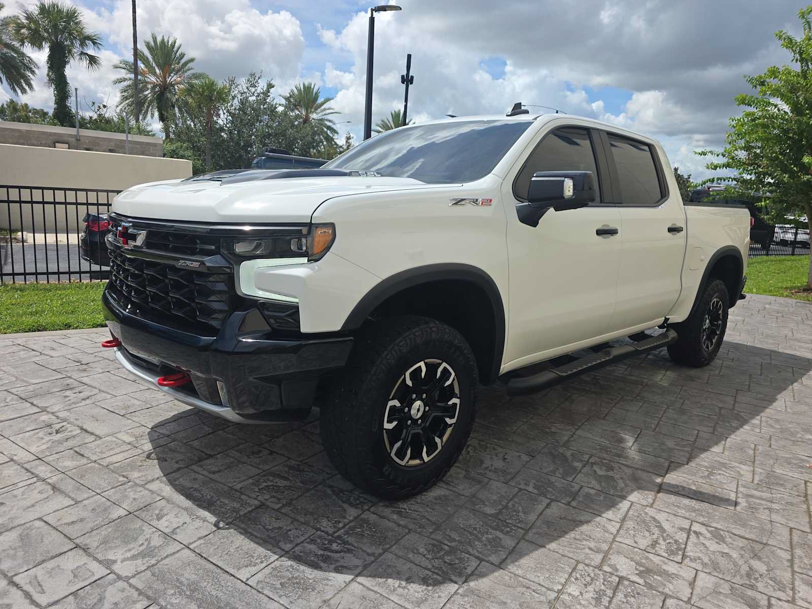 Used 2023 Chevrolet Silverado 1500 ZR2 w/ Technology Package AWD/4WD image 9