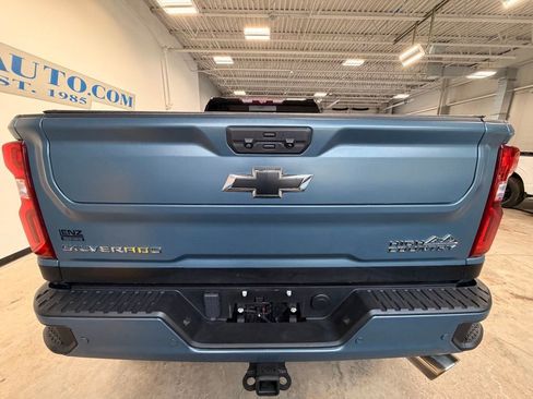 Used 2022 Chevrolet Silverado 2500 High Country w/ Z71 Off-Road Package image 6