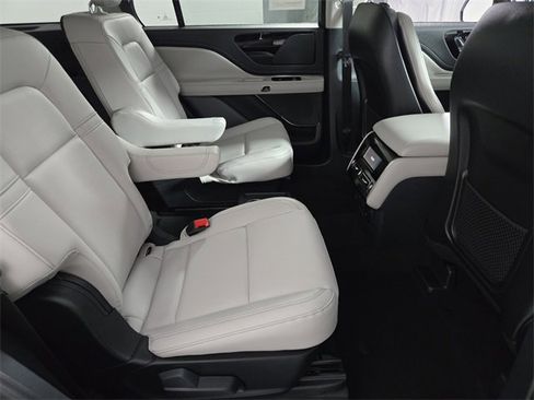 New 2026 Lincoln Aviator Premiere image 18