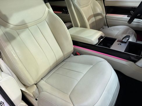 Used 2024 Land Rover Range Rover Long Wheelbase SE image 60