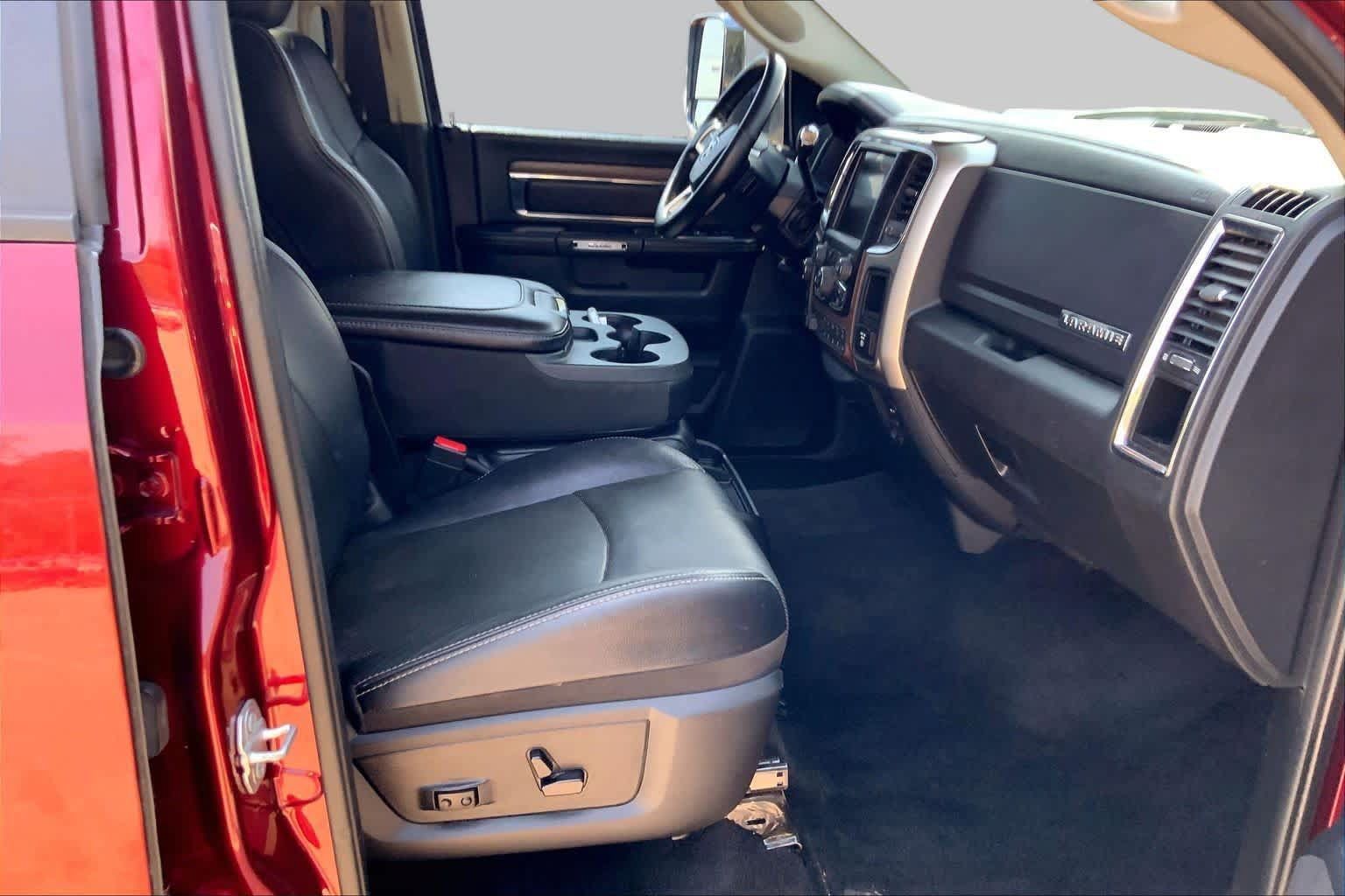 Used 2016 RAM 3500 Laramie w/ Cold Weather Group AWD/4WD image 9