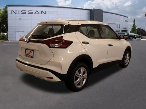 New 2025 Nissan Kicks Play S image 2