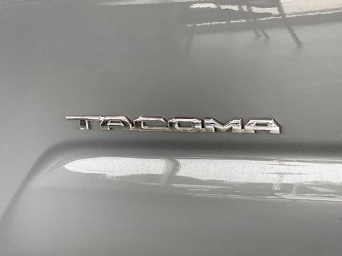 Used 2019 Toyota Tacoma TRD Off-Road w/ TRD Premium Off Road Package AWD/4WD image 11