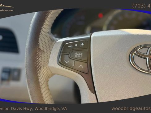 Used 2011 Toyota Sienna XLE image 29