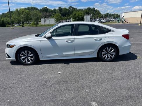 Used 2022 Honda Civic LX image 2