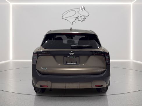 Used 2025 Nissan Kicks SV w/ Illumination Package AWD/4WD image 4