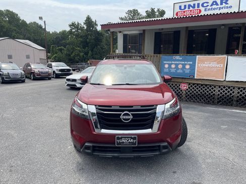 Used 2022 Nissan Pathfinder SV w/ SV Premium Package FWD image 2