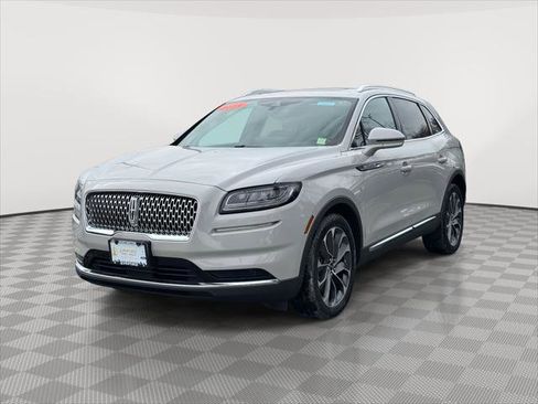 Used 2023 Lincoln Nautilus Reserve image 3