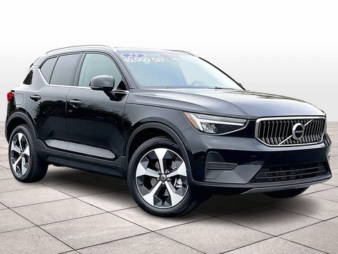 Used 2025 Volvo XC40 B5 Core w/ Protection Package Premier image 2