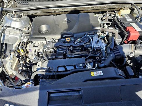 Used 2018 Toyota Camry LE image 16