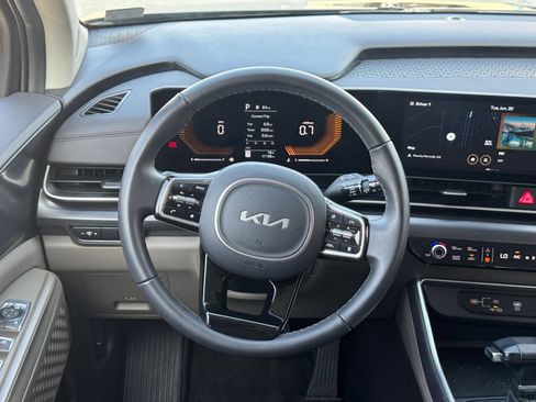 Used 2026 Kia Carnival FWD image 25