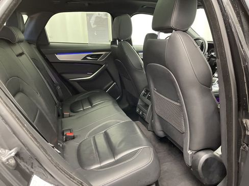 Used 2024 Jaguar F-PACE R-Dynamic S image 29