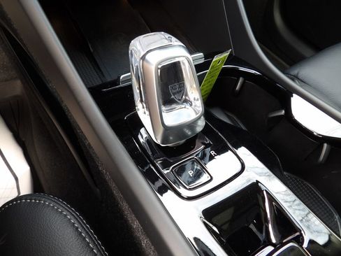 Certified 2023 Volvo XC40 B4 Plus w/ Protection Package Premier image 25