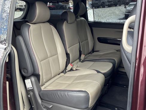 Used 2016 Kia Sedona EX image 24
