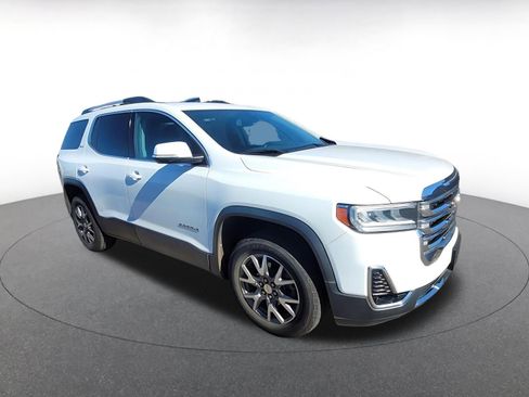 Used 2023 GMC Acadia SLT image 1