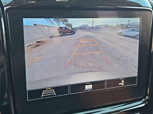 Used 2020 Chevrolet Traverse LT image 29