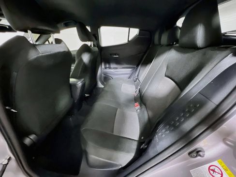 Used 2018 Toyota C-HR XLE FWD image 28