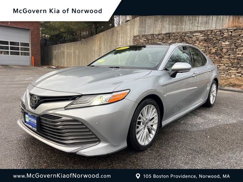 Used 2018 Toyota Camry XLE image 1