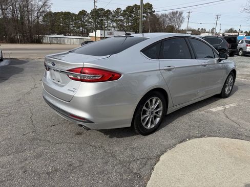 Used 2017 Ford Fusion SE image 6