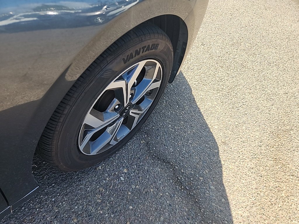 Certified 2021 Kia Forte LXS FWD image 16