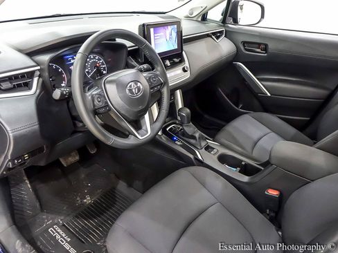 Used 2024 Toyota Corolla Cross LE w/ Moonroof Package FWD image 14