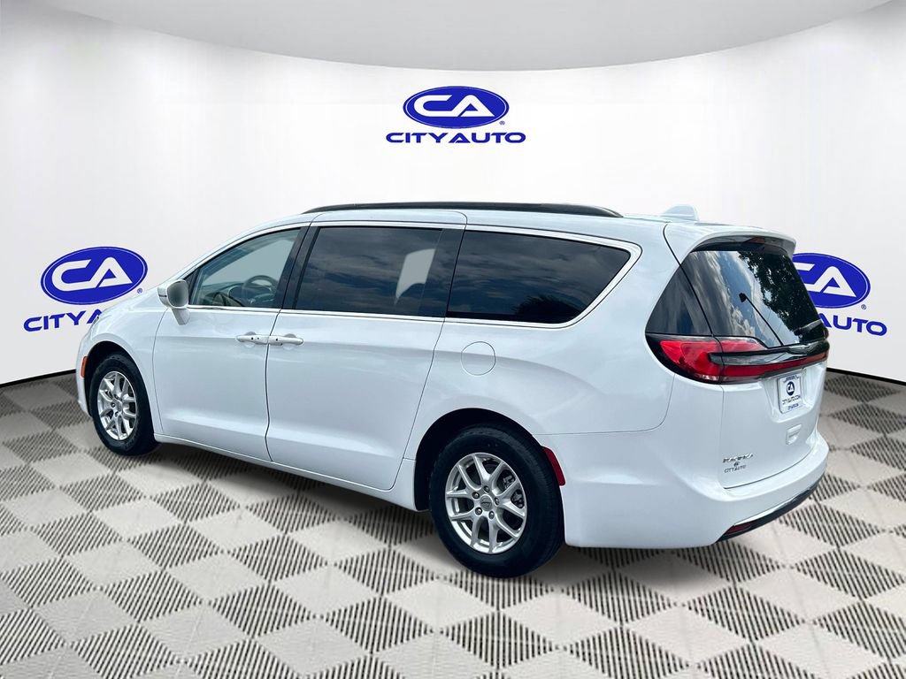 Used 2022 Chrysler Pacifica Touring-L FWD image 5