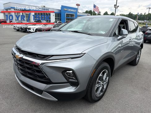 Used 2025 Chevrolet Blazer LT AWD/4WD image 1