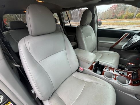 Used 2013 Toyota Highlander Limited image 16