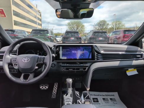Used 2026 Toyota Camry XSE AWD/4WD image 12