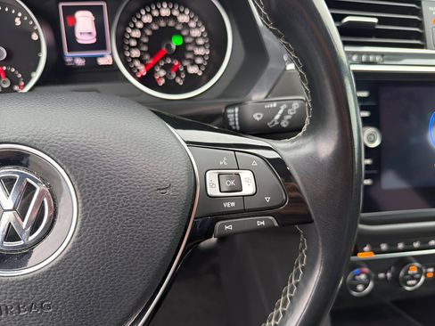 Used 2021 Volkswagen Tiguan SE R-Line image 15