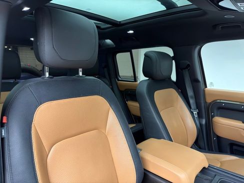 Used 2024 Land Rover Defender 110 X-Dynamic SE image 6