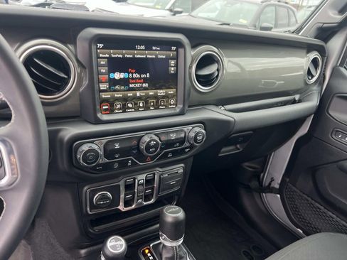 Used 2023 Jeep Gladiator Overland w/ Trailer Tow Package image 29