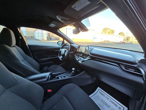 Used 2018 Toyota C-HR XLE FWD image 8