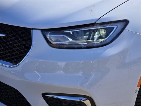 New 2026 Chrysler Pacifica Limited image 5