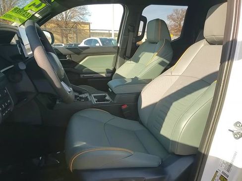 Used 2025 Toyota Tacoma Trailhunter image 10