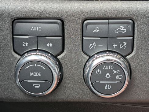 Used 2025 GMC Sierra 1500 SLT AWD/4WD image 21