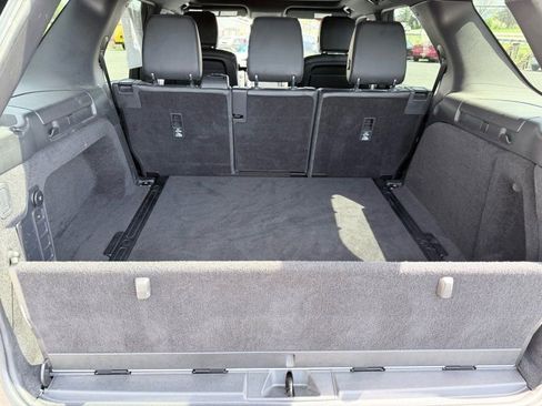 Used 2019 Land Rover Discovery SE image 11