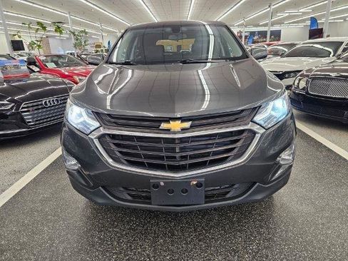 Used 2019 Chevrolet Equinox LT image 2