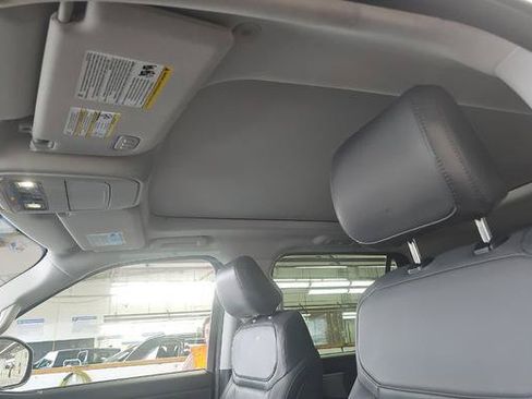 Used 2025 Ford Expedition Active AWD/4WD image 12